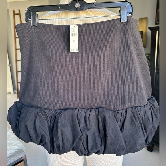 Anthropologie Dresses & Skirts - Anthropologie black bubble hem mini skirt, NWT size XL